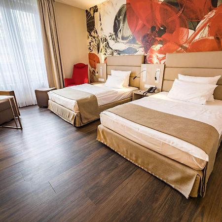 First Inn Hotel Zwickau Exteriör bild