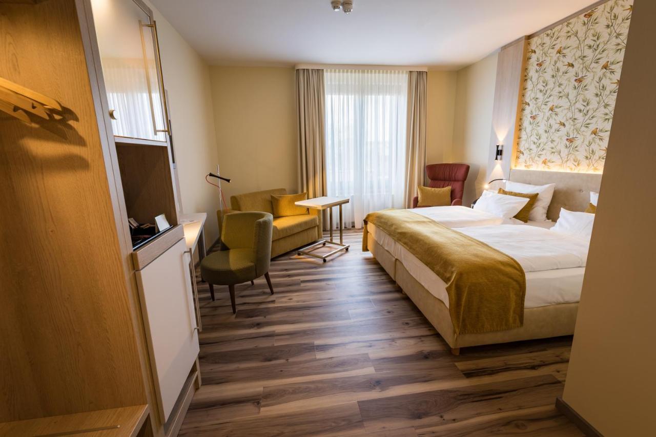 First Inn Hotel Zwickau Exteriör bild