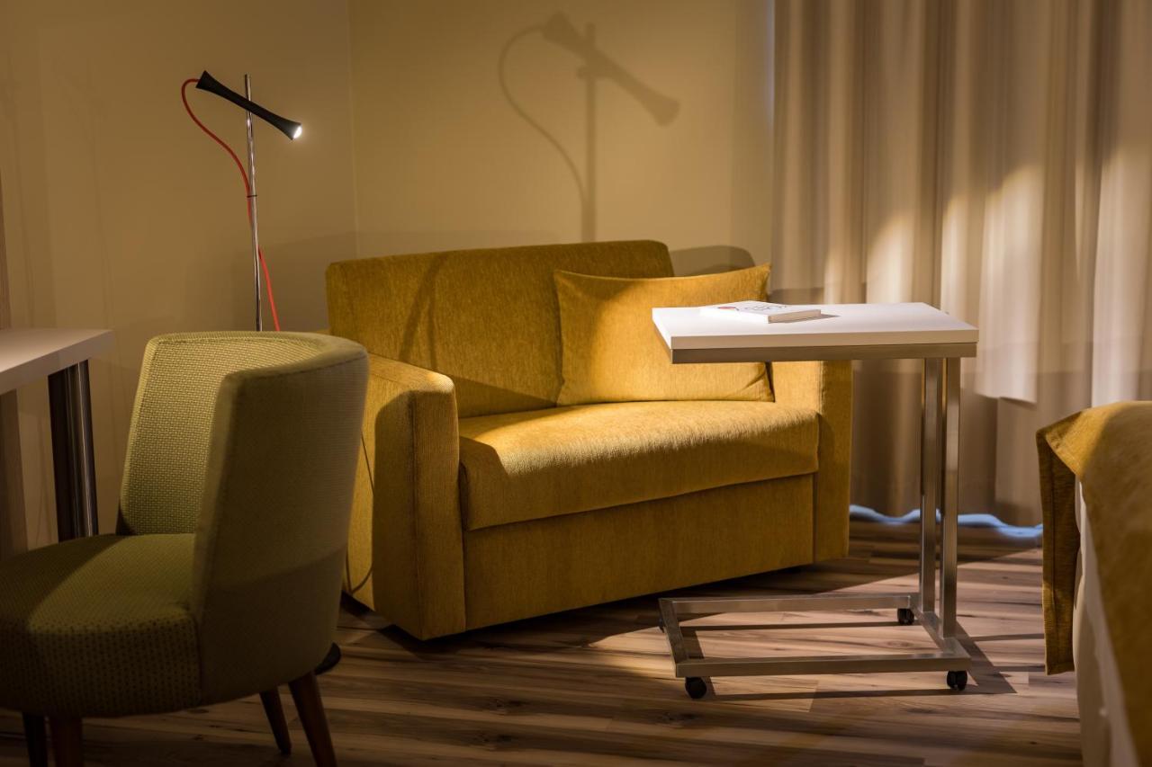 First Inn Hotel Zwickau Exteriör bild
