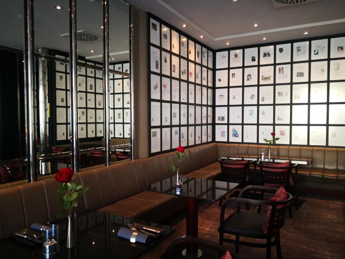 First Inn Hotel Zwickau Exteriör bild
