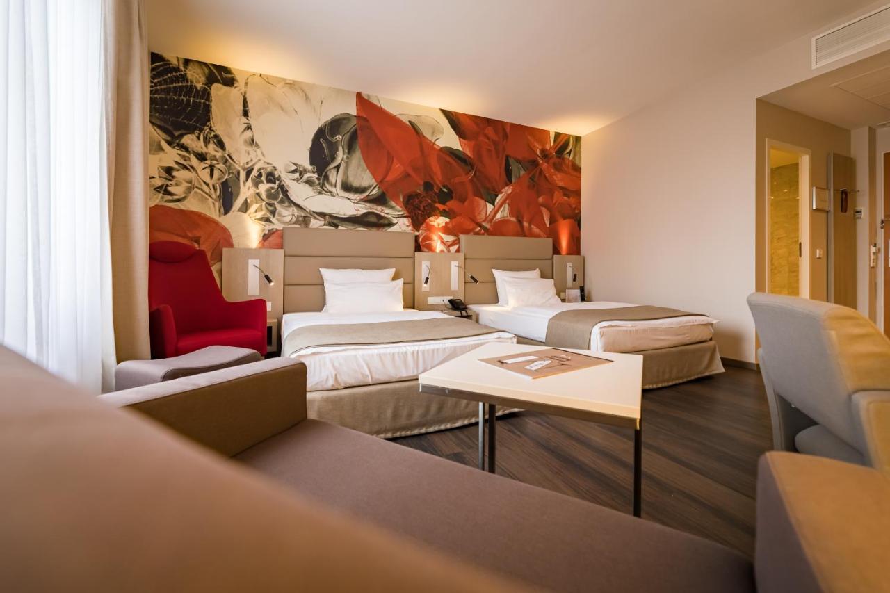 First Inn Hotel Zwickau Exteriör bild