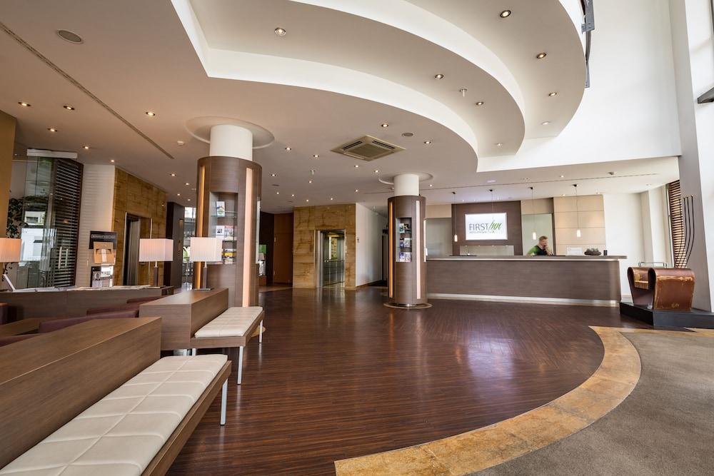 First Inn Hotel Zwickau Exteriör bild