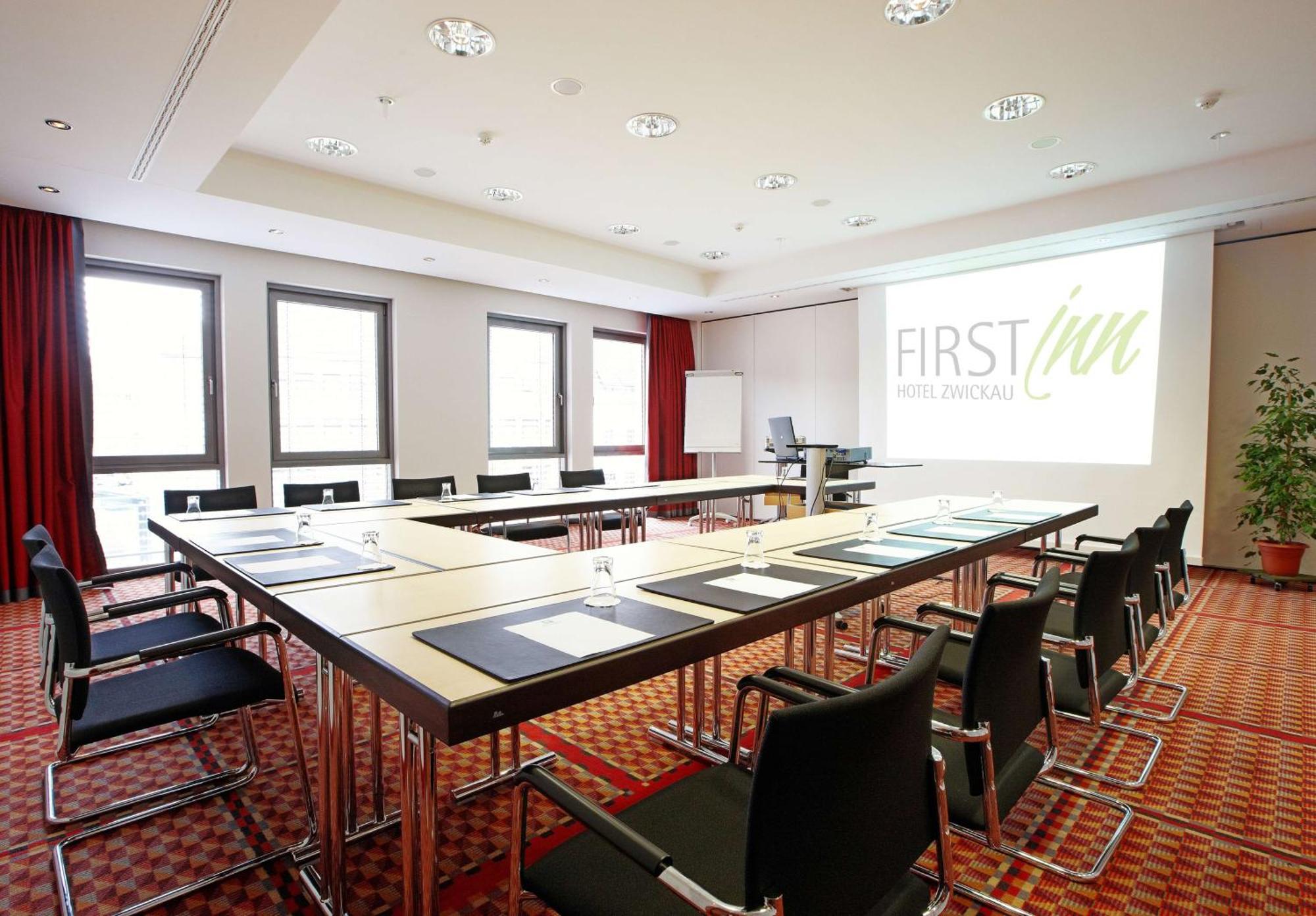 First Inn Hotel Zwickau Exteriör bild