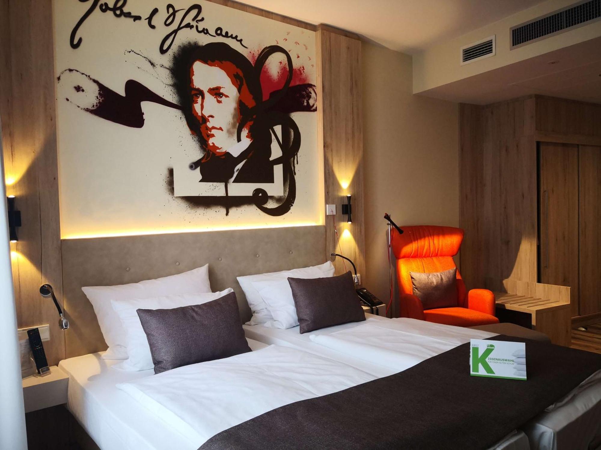 First Inn Hotel Zwickau Exteriör bild