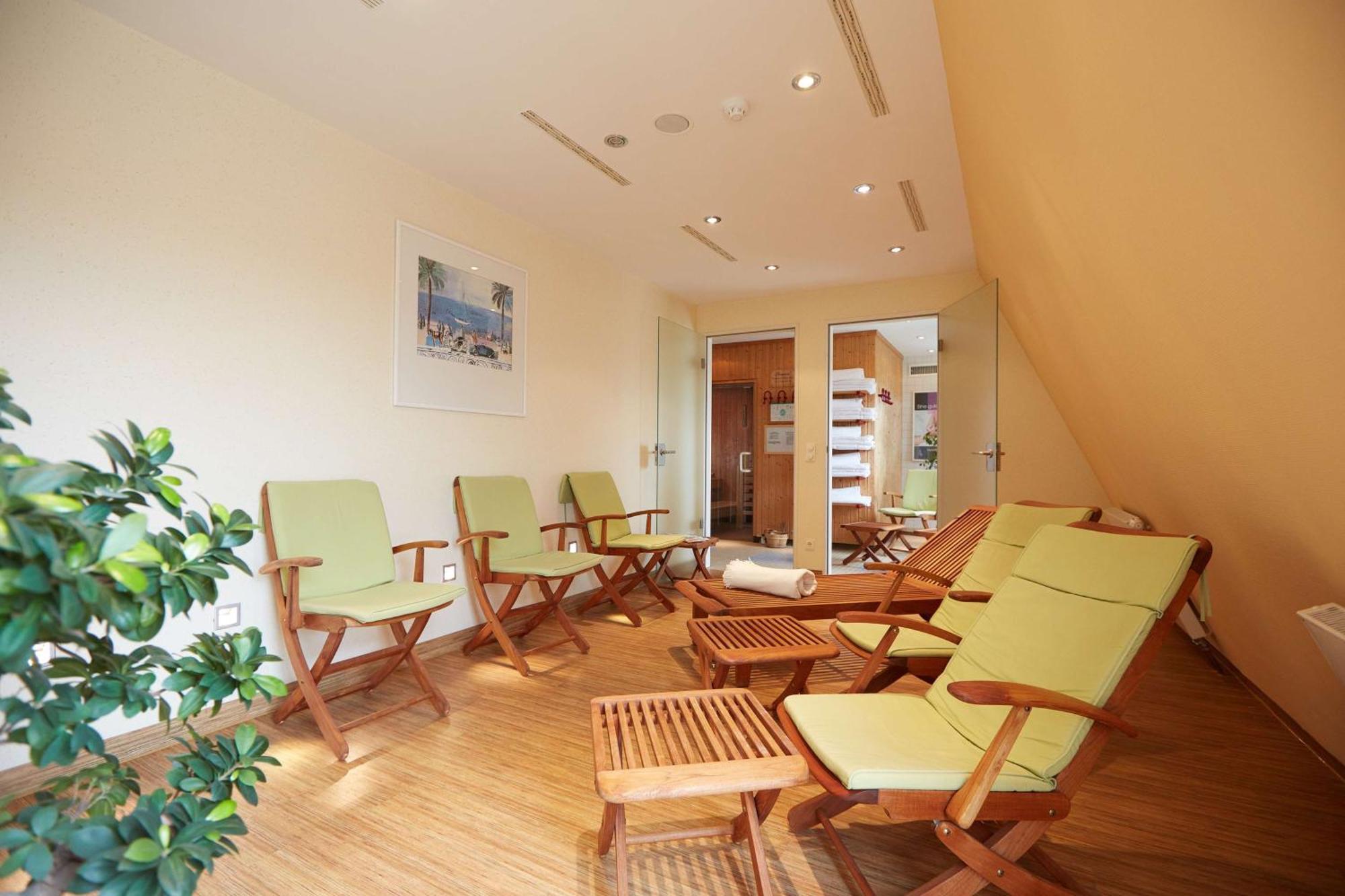 First Inn Hotel Zwickau Exteriör bild