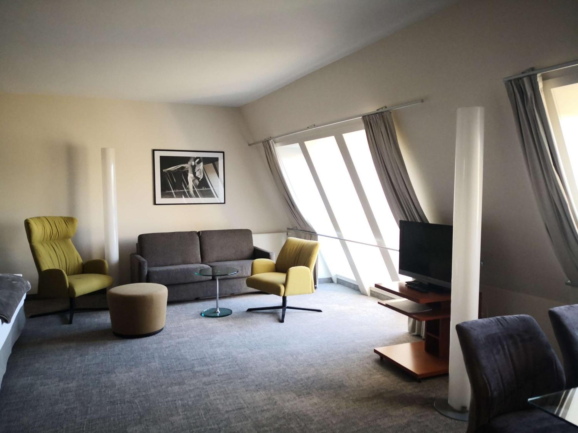 First Inn Hotel Zwickau Exteriör bild