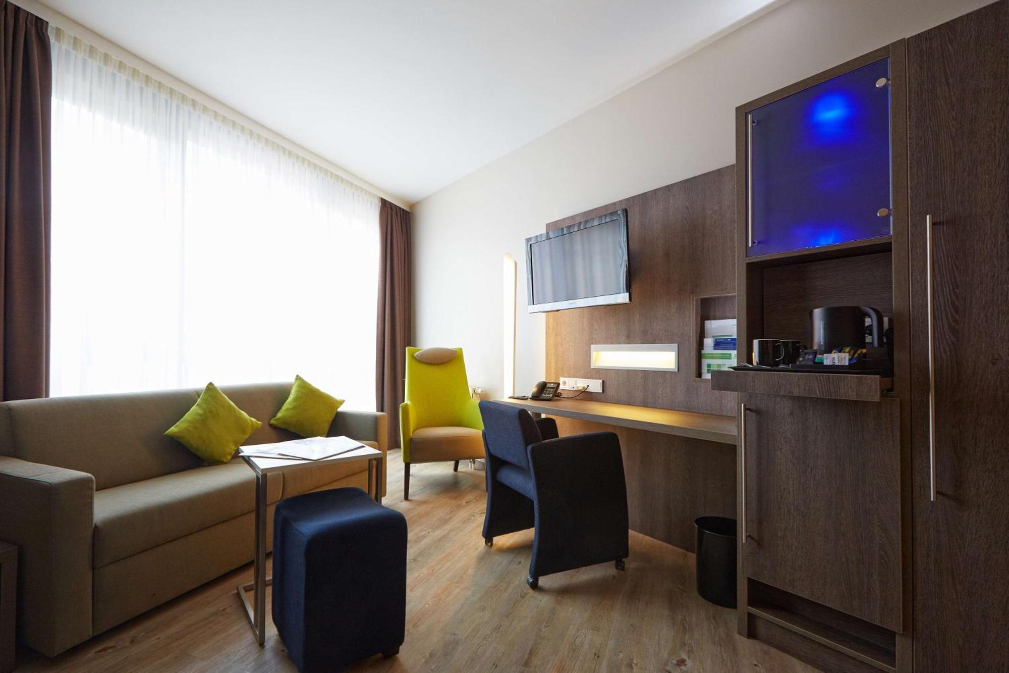 First Inn Hotel Zwickau Exteriör bild