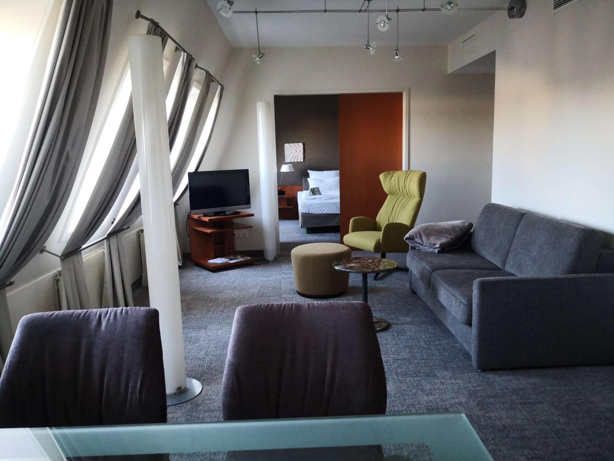 First Inn Hotel Zwickau Exteriör bild
