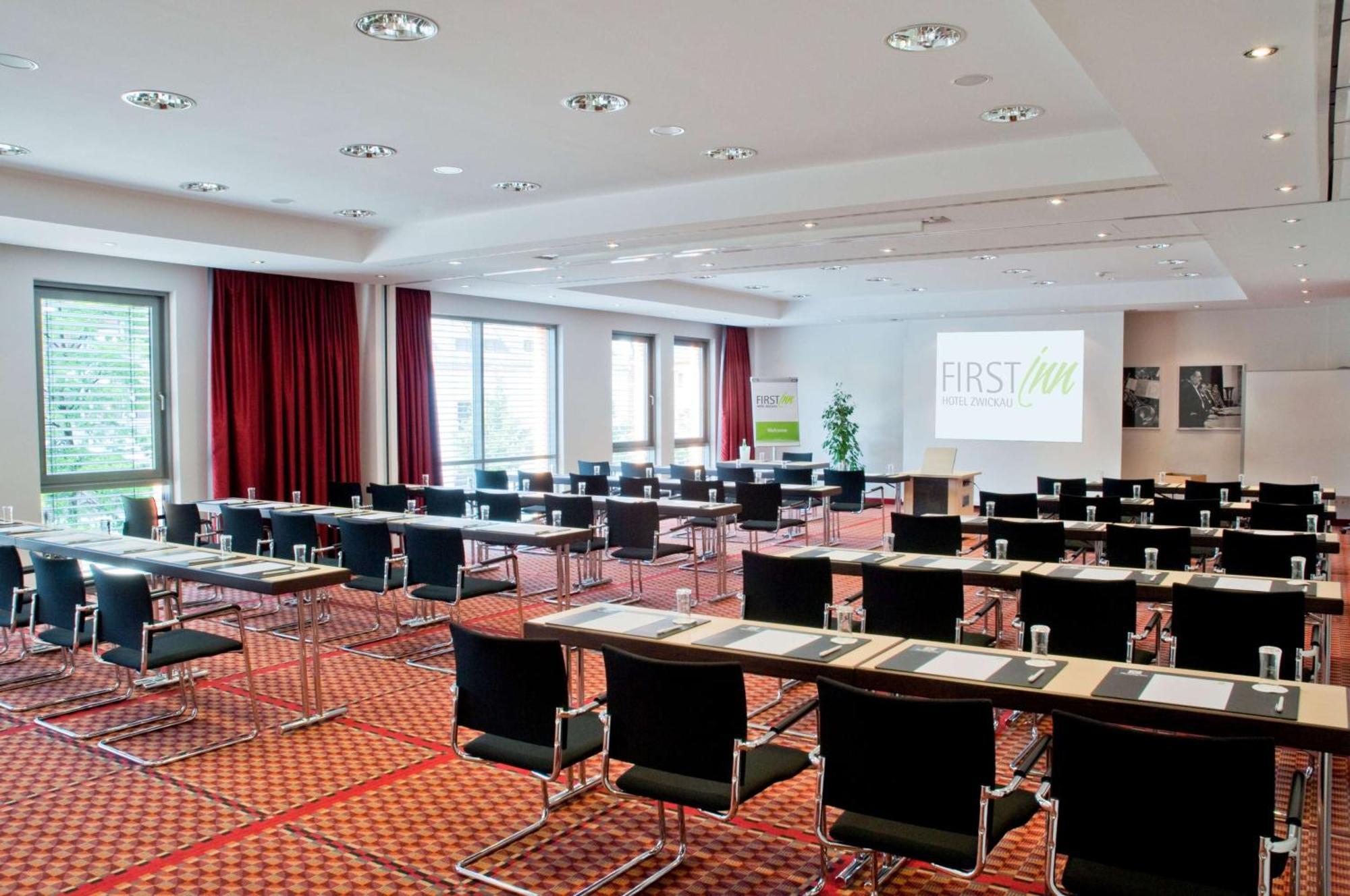 First Inn Hotel Zwickau Exteriör bild