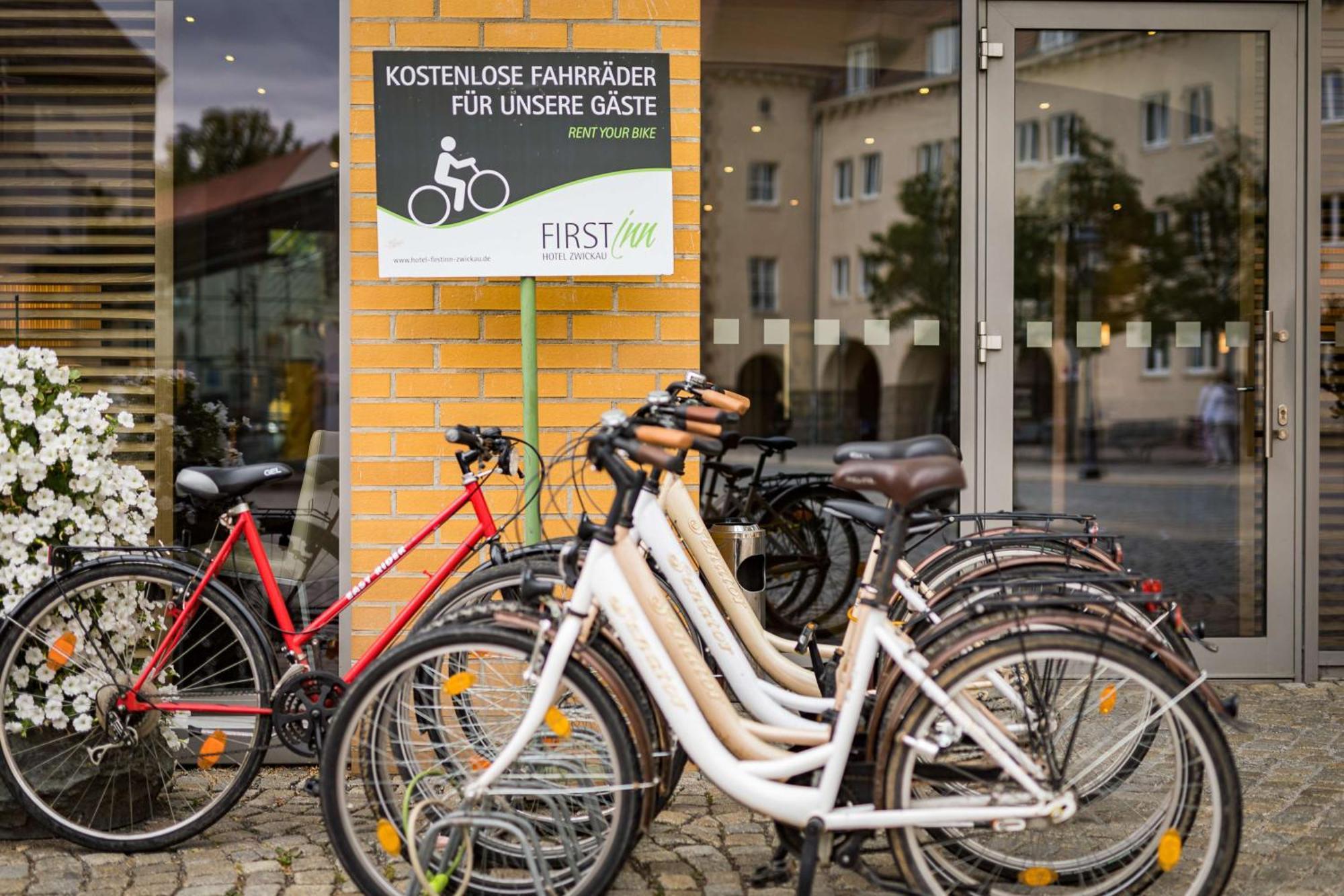 First Inn Hotel Zwickau Exteriör bild