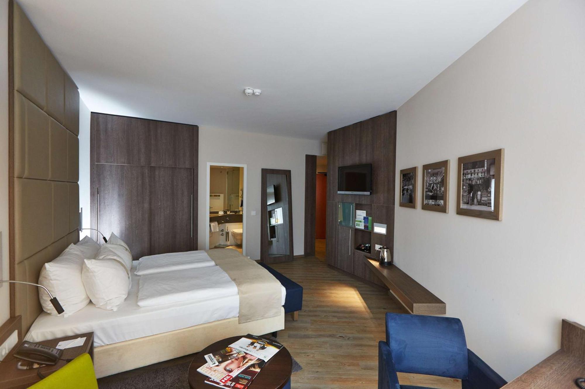 First Inn Hotel Zwickau Exteriör bild